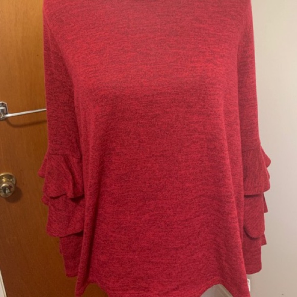 NWT 💃🏼Ruffle Sleeved Tunic💃🏼 - Picture 2 of 4